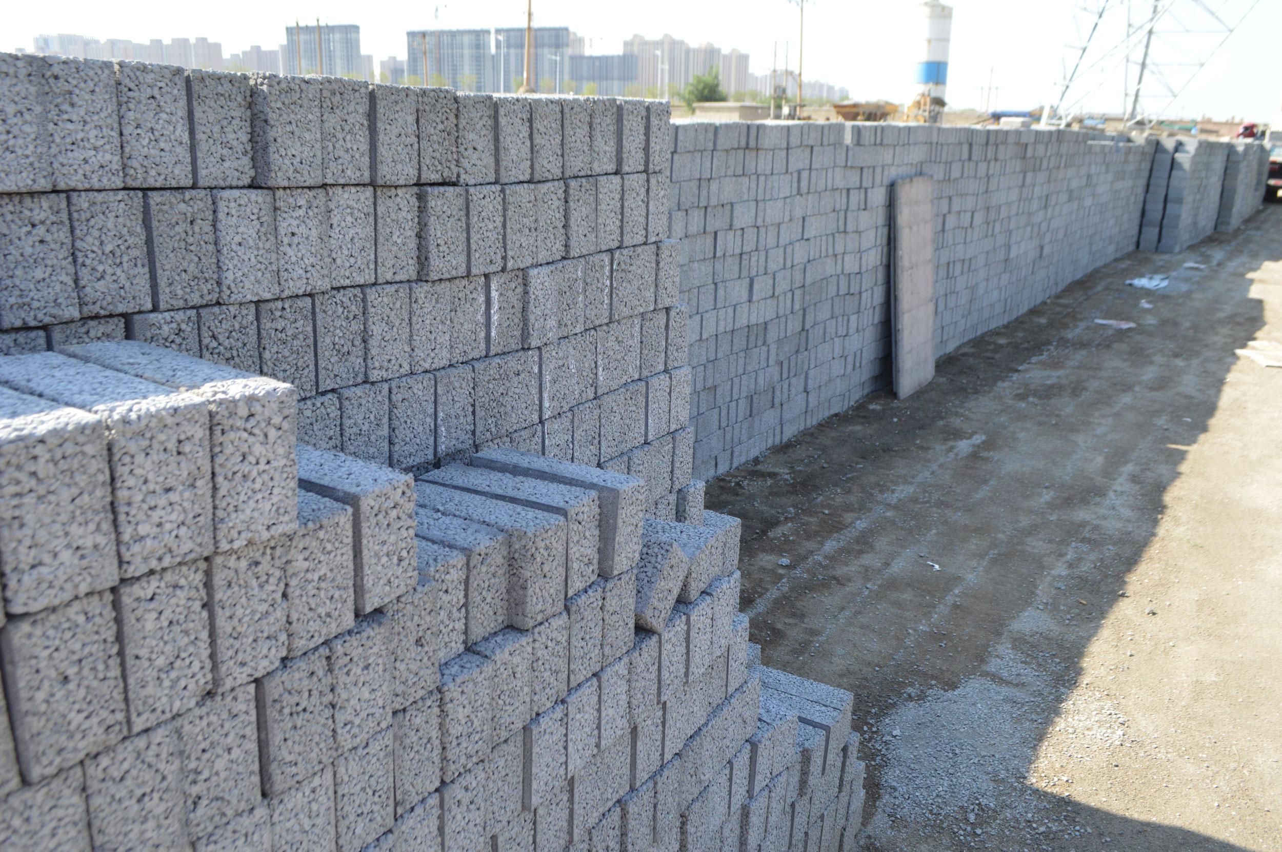 透水磚存放現場(chǎng)